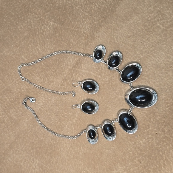 Silver & Black Set - Picture 9 of 9